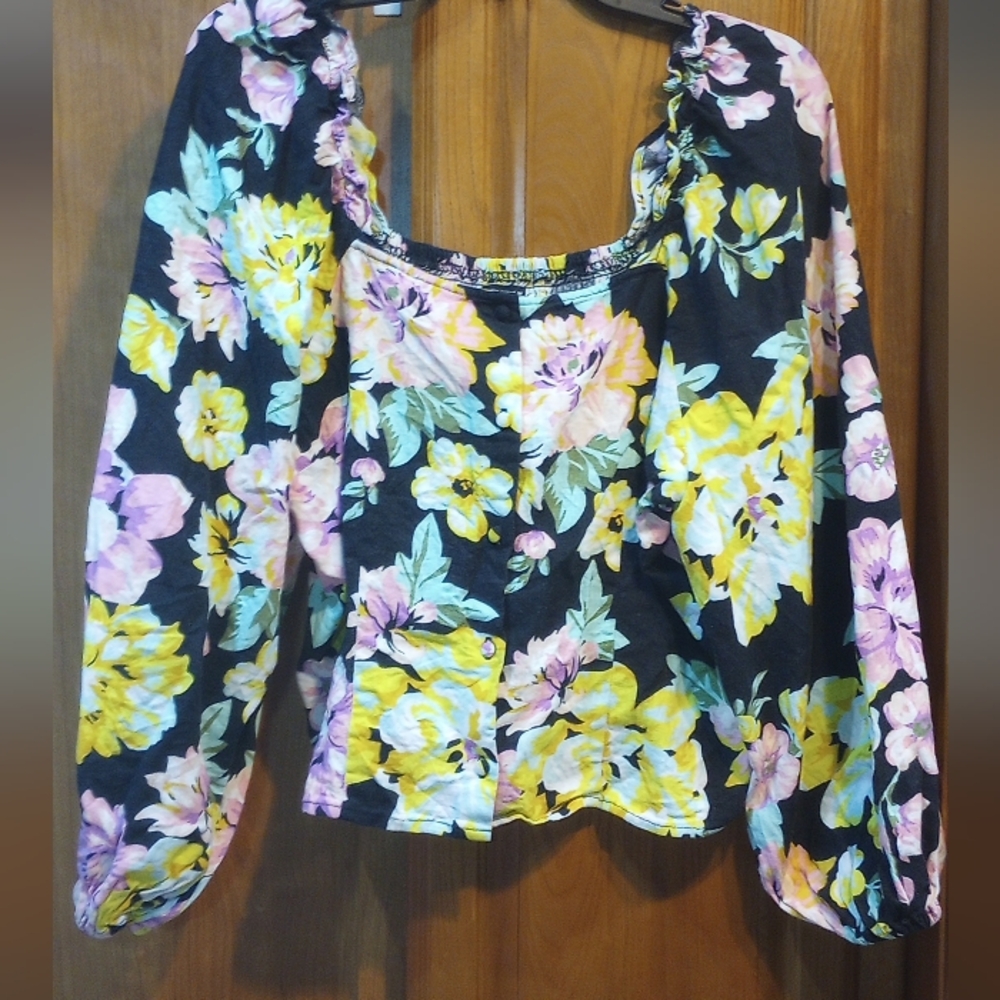 Who What Wear Linen Blend Blouse with Smocked back and balloon sleeves XL